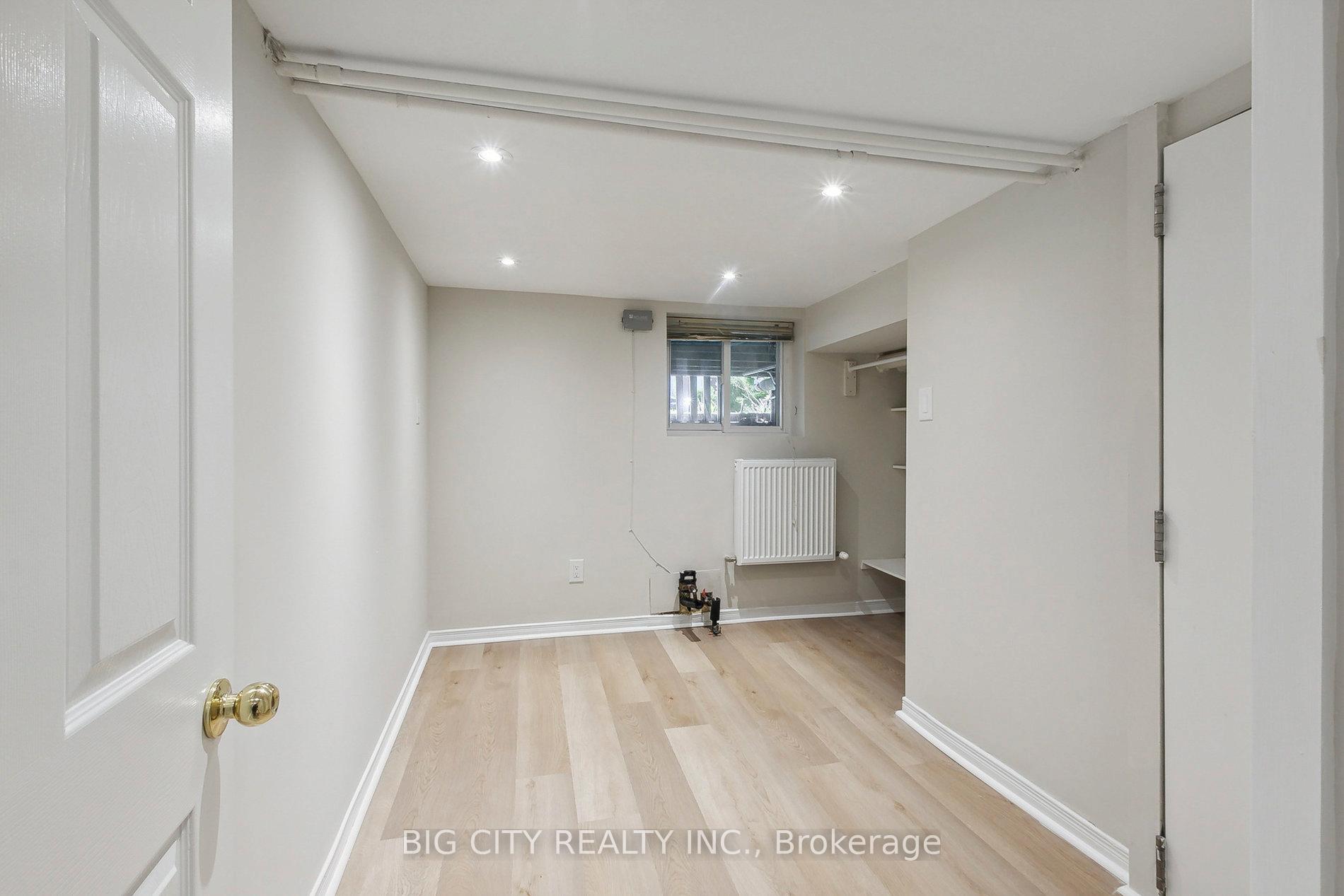 Photo 11 of Unit Lower, 178 Douglas Avenue N, Toronto, Lawrence Park North — HOMEH