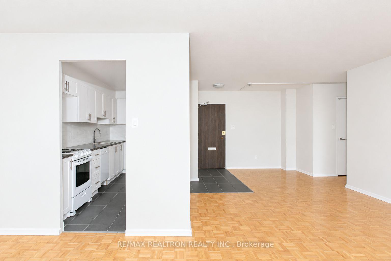 Photo 7 of Unit 1008, 6200 Bathurst Street, North York, Westminster-Branson — HOMEH