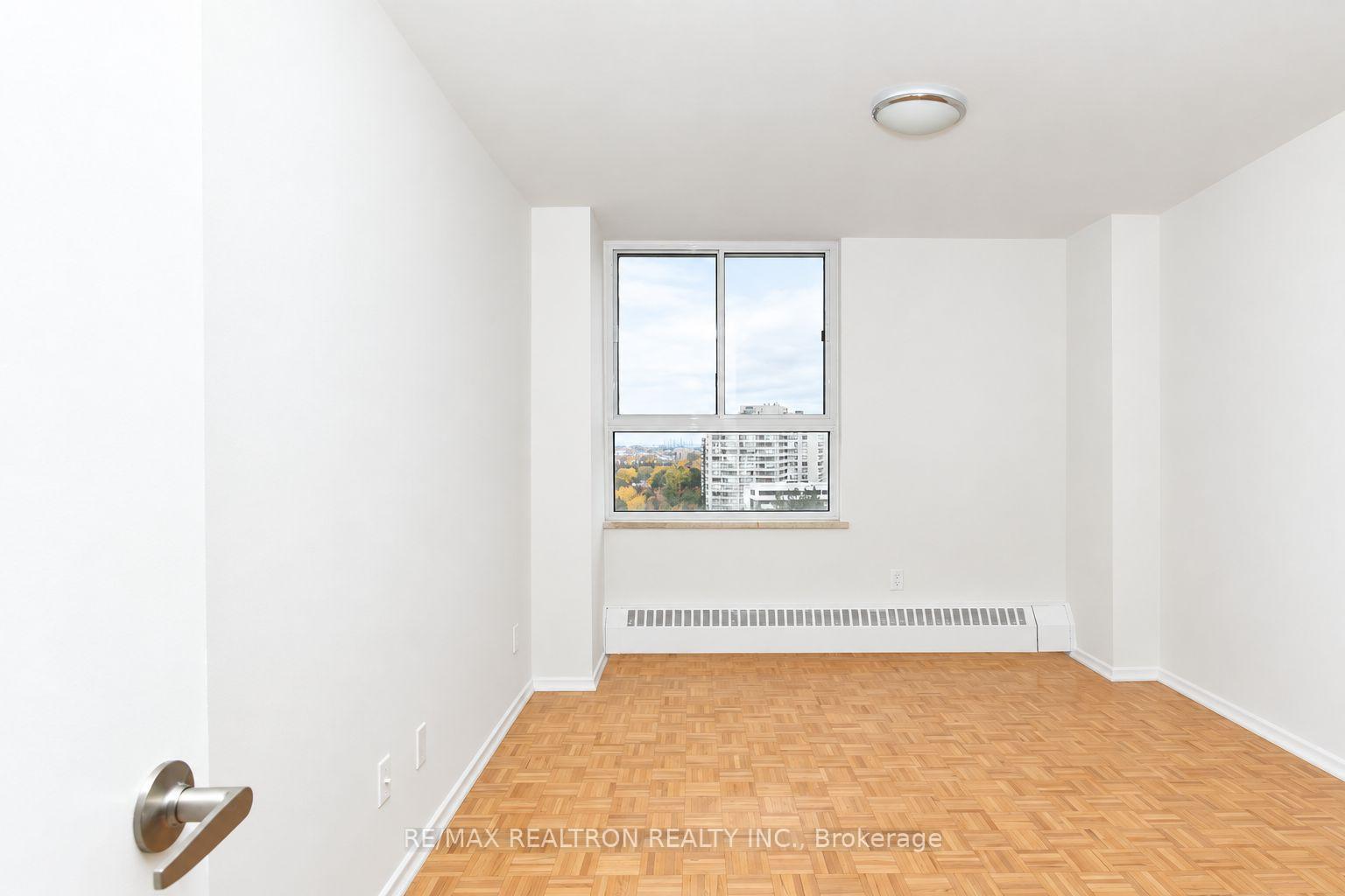Photo 14 of Unit 1008, 6200 Bathurst Street, North York, Westminster-Branson — HOMEH