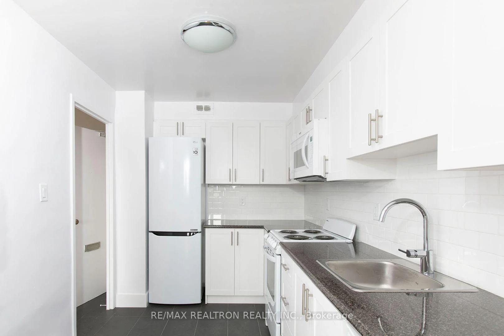 Photo 6 of Unit 1008, 6200 Bathurst Street, North York, Westminster-Branson — HOMEH