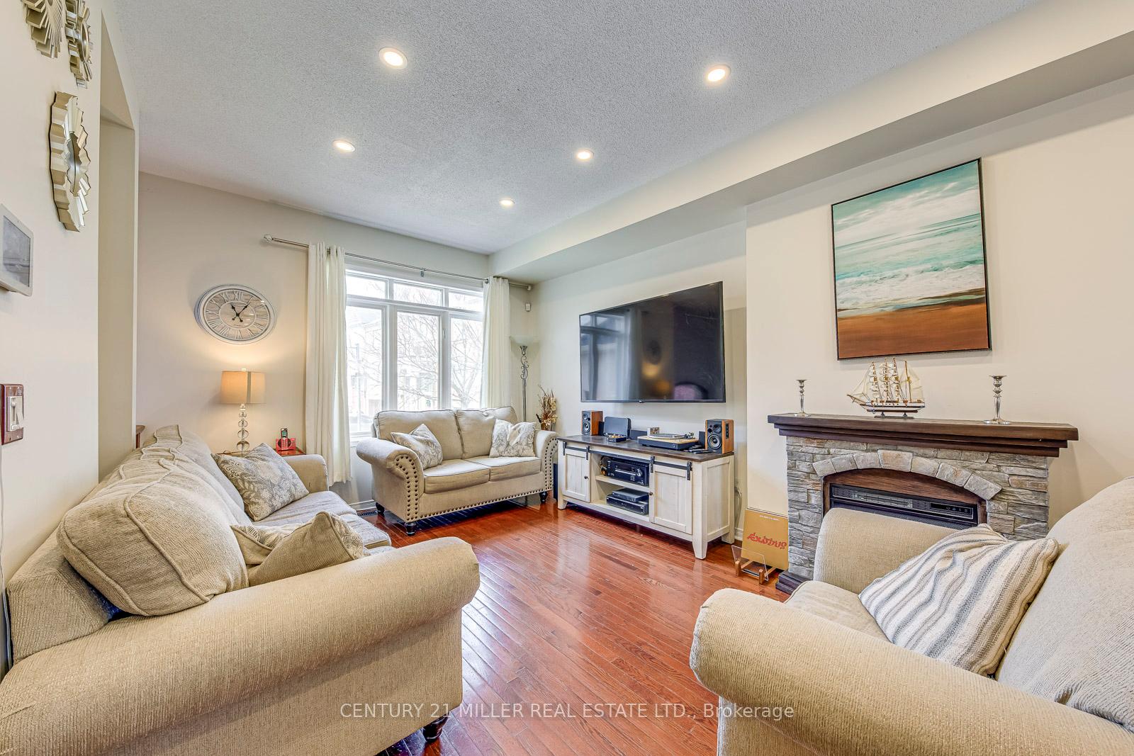 Photo 2 of 3117 Joel Kerbel Place, Mississauga, Applewood — HOMEH