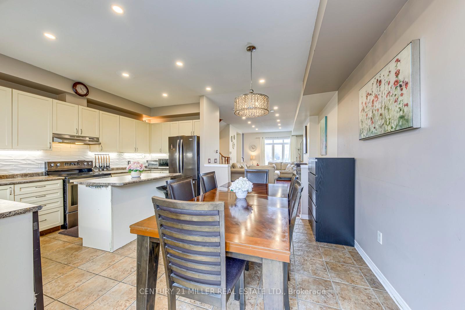 Photo 5 of 3117 Joel Kerbel Place, Mississauga, Applewood — HOMEH