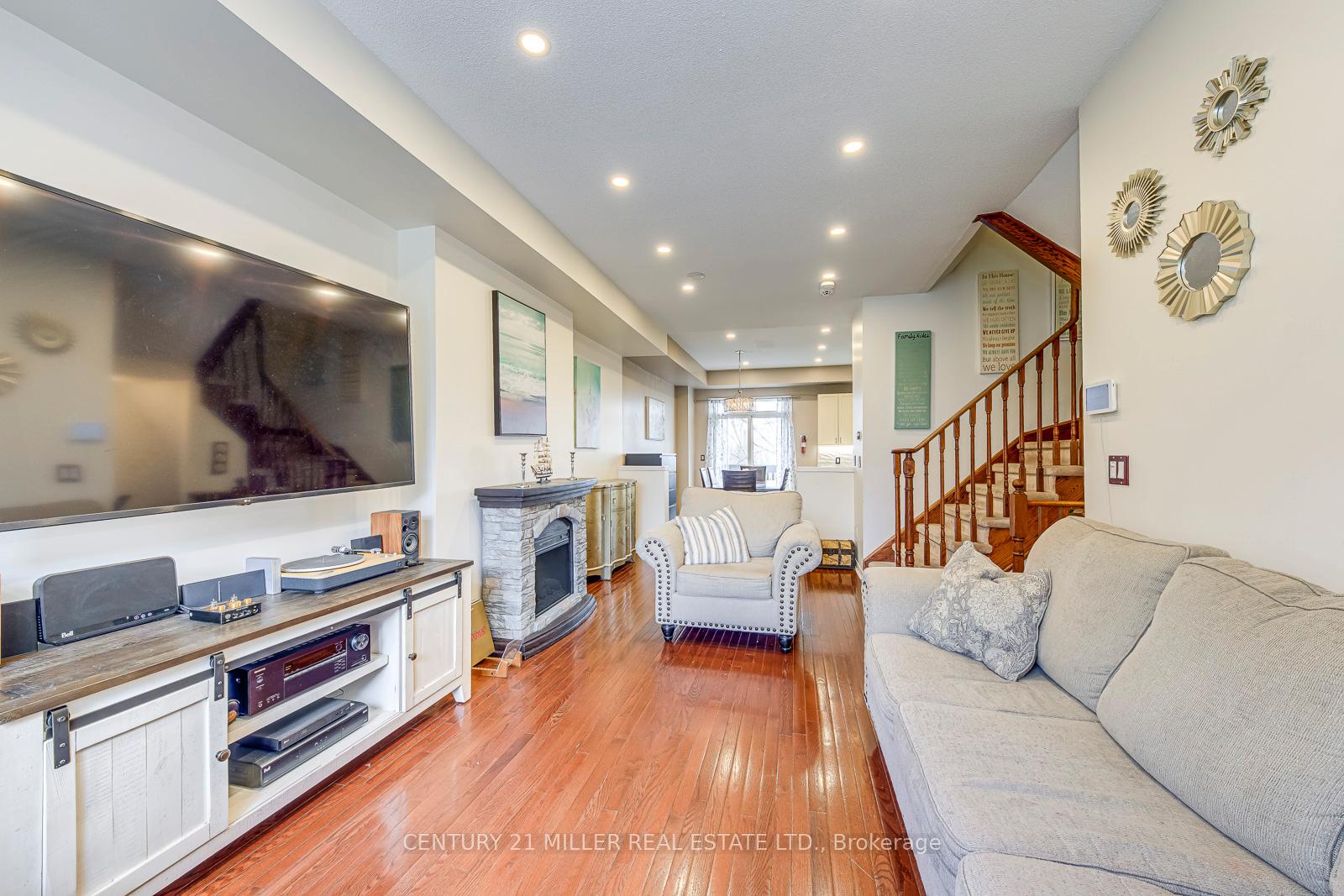 Photo 6 of 3117 Joel Kerbel Place, Mississauga, Applewood — HOMEH