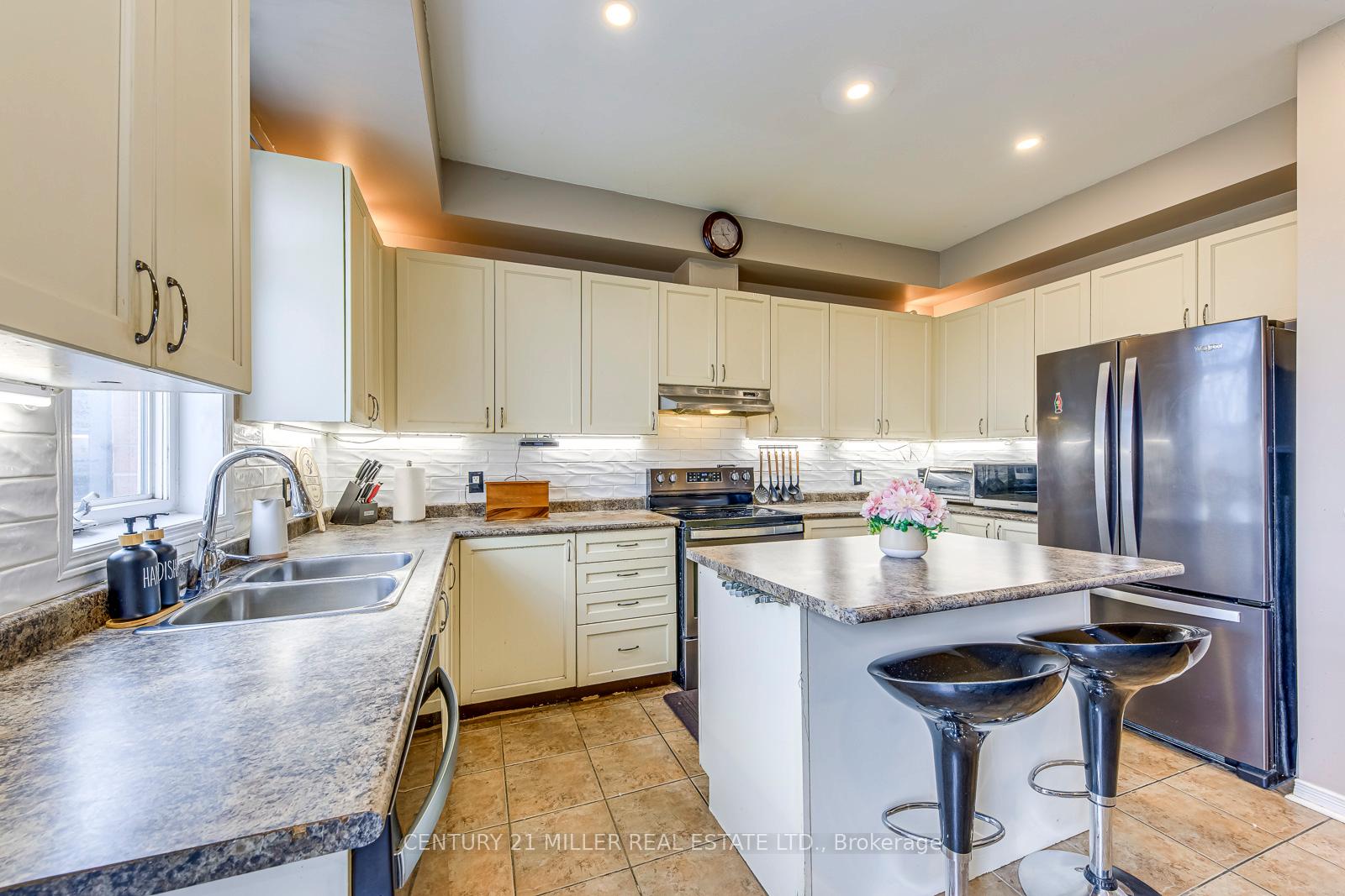 Photo 9 of 3117 Joel Kerbel Place, Mississauga, Applewood — HOMEH