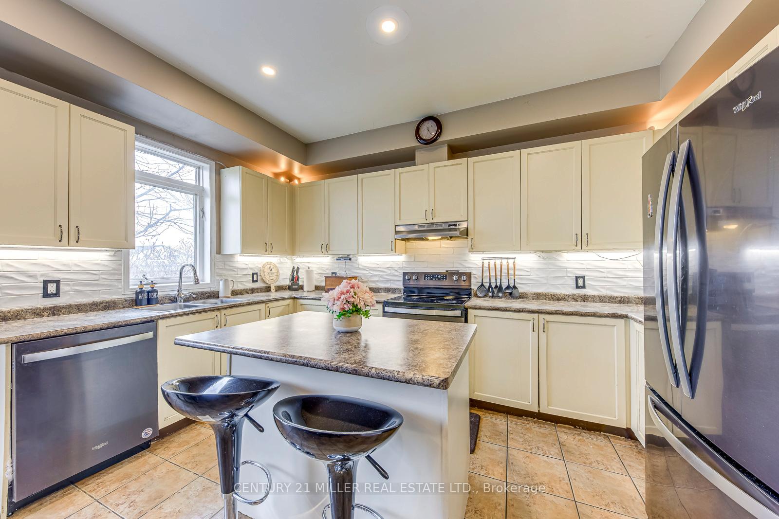 Photo 10 of 3117 Joel Kerbel Place, Mississauga, Applewood — HOMEH