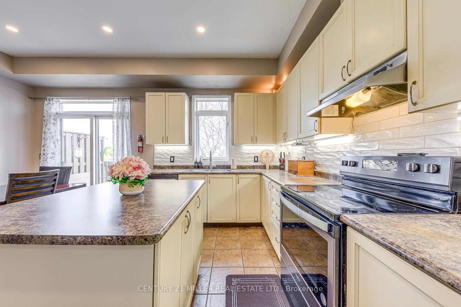 Photo 12 of 3117 Joel Kerbel Place, Mississauga, Applewood — HOMEH
