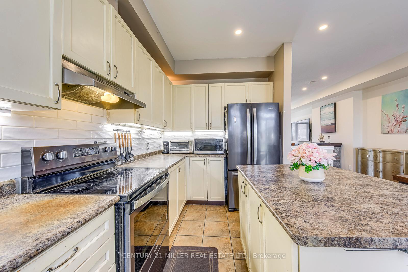 Photo 13 of 3117 Joel Kerbel Place, Mississauga, Applewood — HOMEH