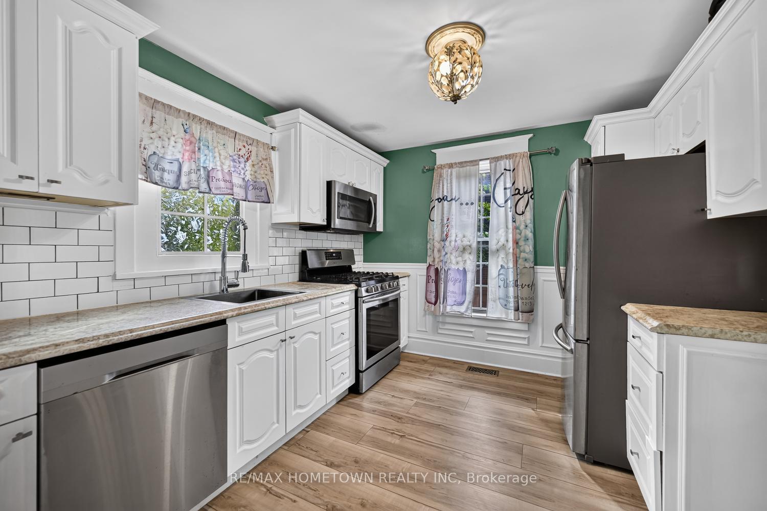 Photo 15 of 27 Byng Avenue, Brockville, Brockville — HOMEH