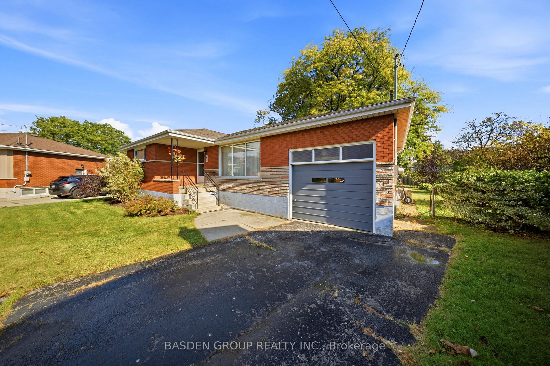 Photo 3 of 20 Doreen Court, Hamilton, Huntington — HOMEH