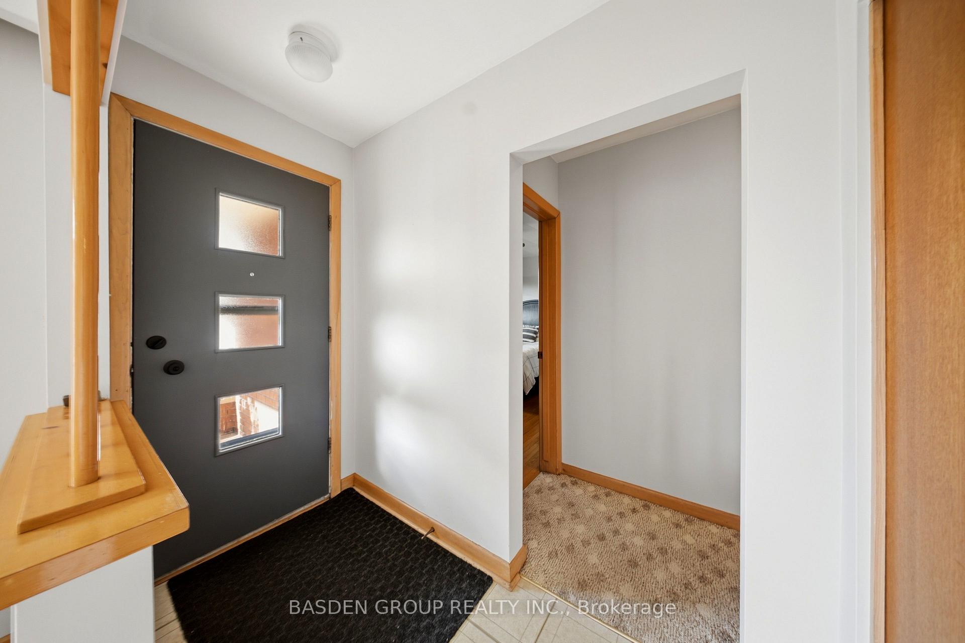 Photo 7 of 20 Doreen Court, Hamilton, Huntington — HOMEH