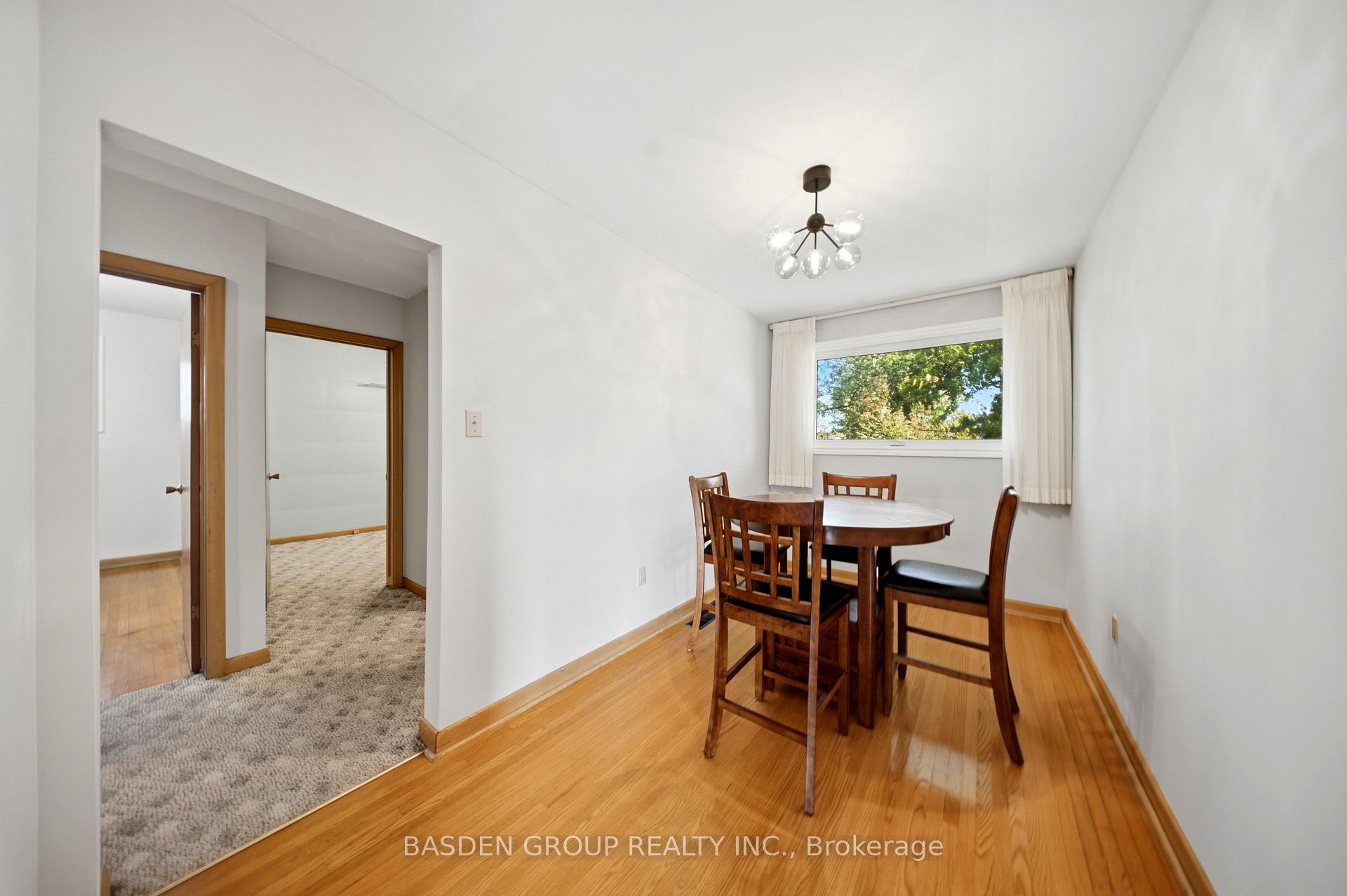 Photo 5 of 20 Doreen Court, Hamilton, Huntington — HOMEH
