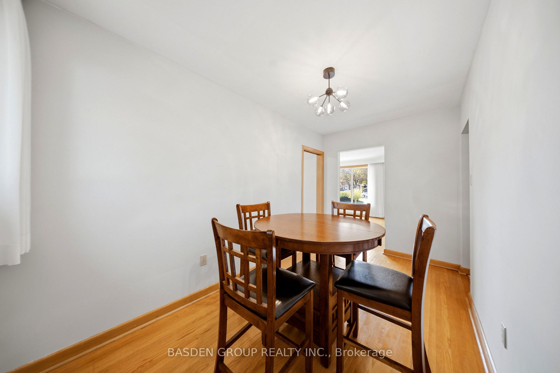 Photo 6 of 20 Doreen Court, Hamilton, Huntington — HOMEH