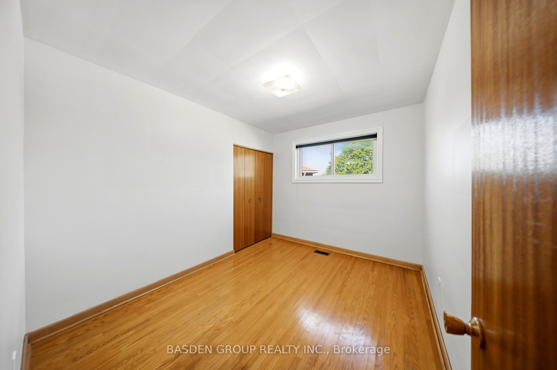 Photo 15 of 20 Doreen Court, Hamilton, Huntington — HOMEH