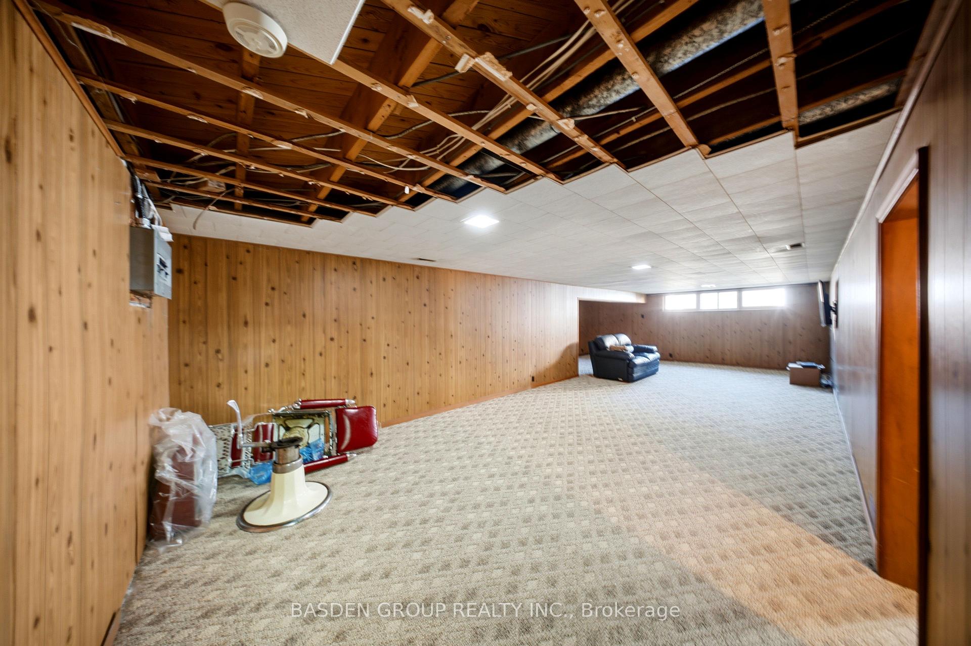 Photo 24 of 20 Doreen Court, Hamilton, Huntington — HOMEH