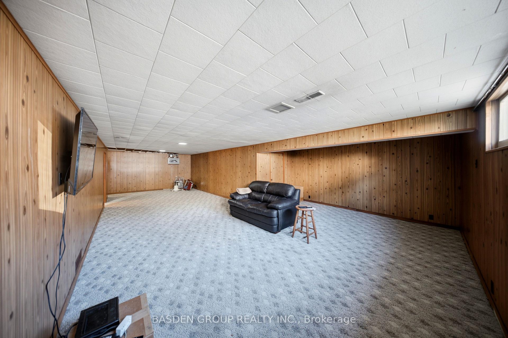 Photo 25 of 20 Doreen Court, Hamilton, Huntington — HOMEH