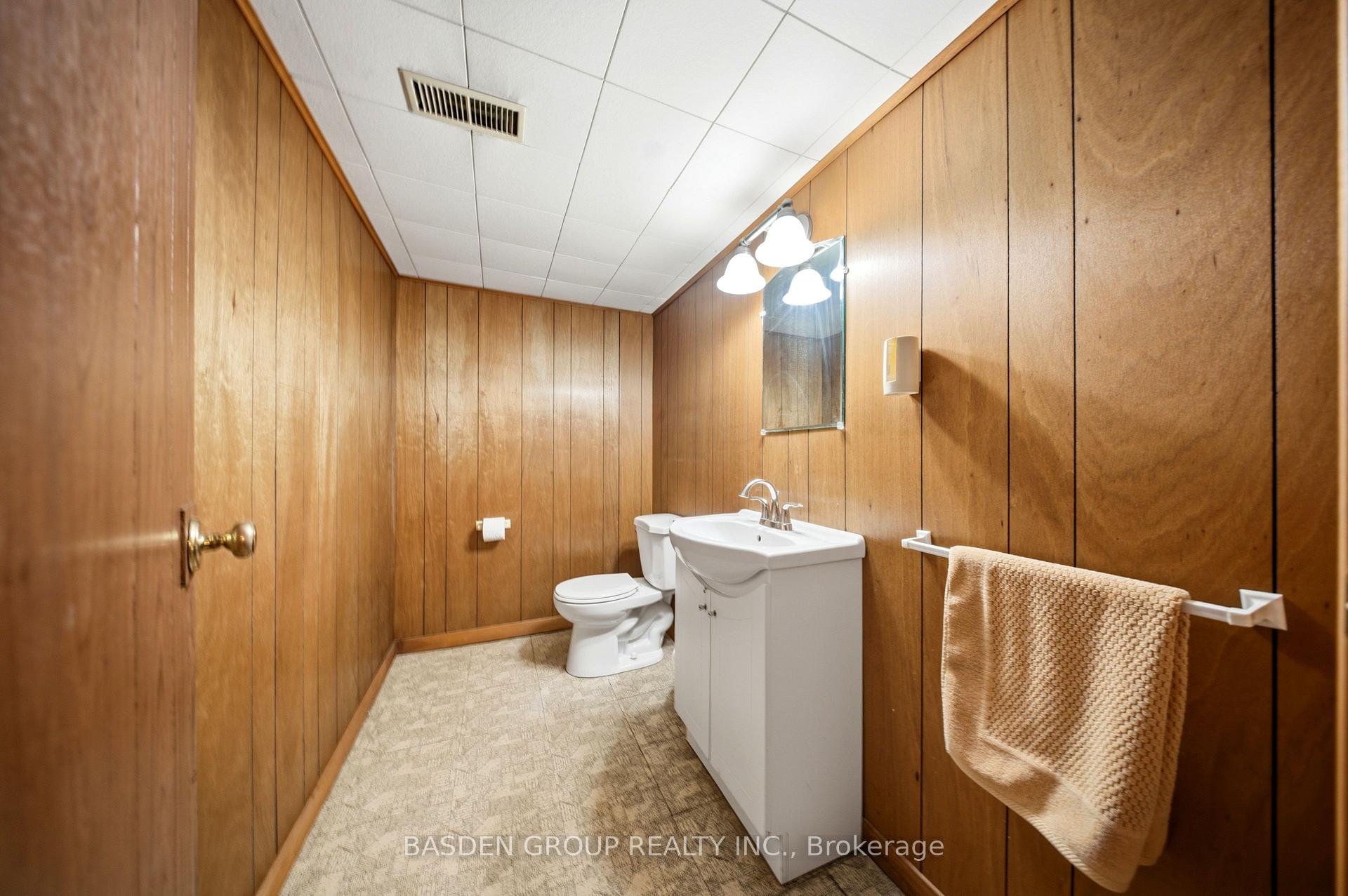 Photo 27 of 20 Doreen Court, Hamilton, Huntington — HOMEH