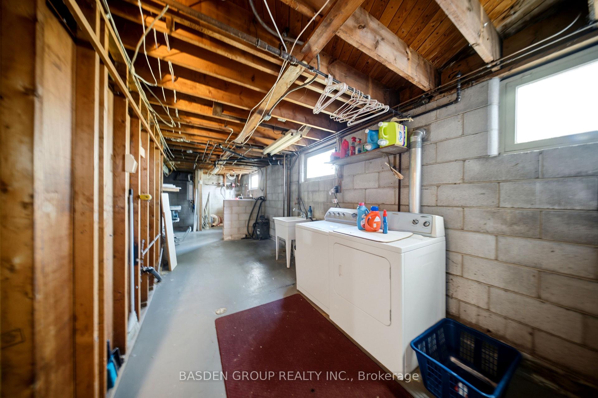 Photo 28 of 20 Doreen Court, Hamilton, Huntington — HOMEH