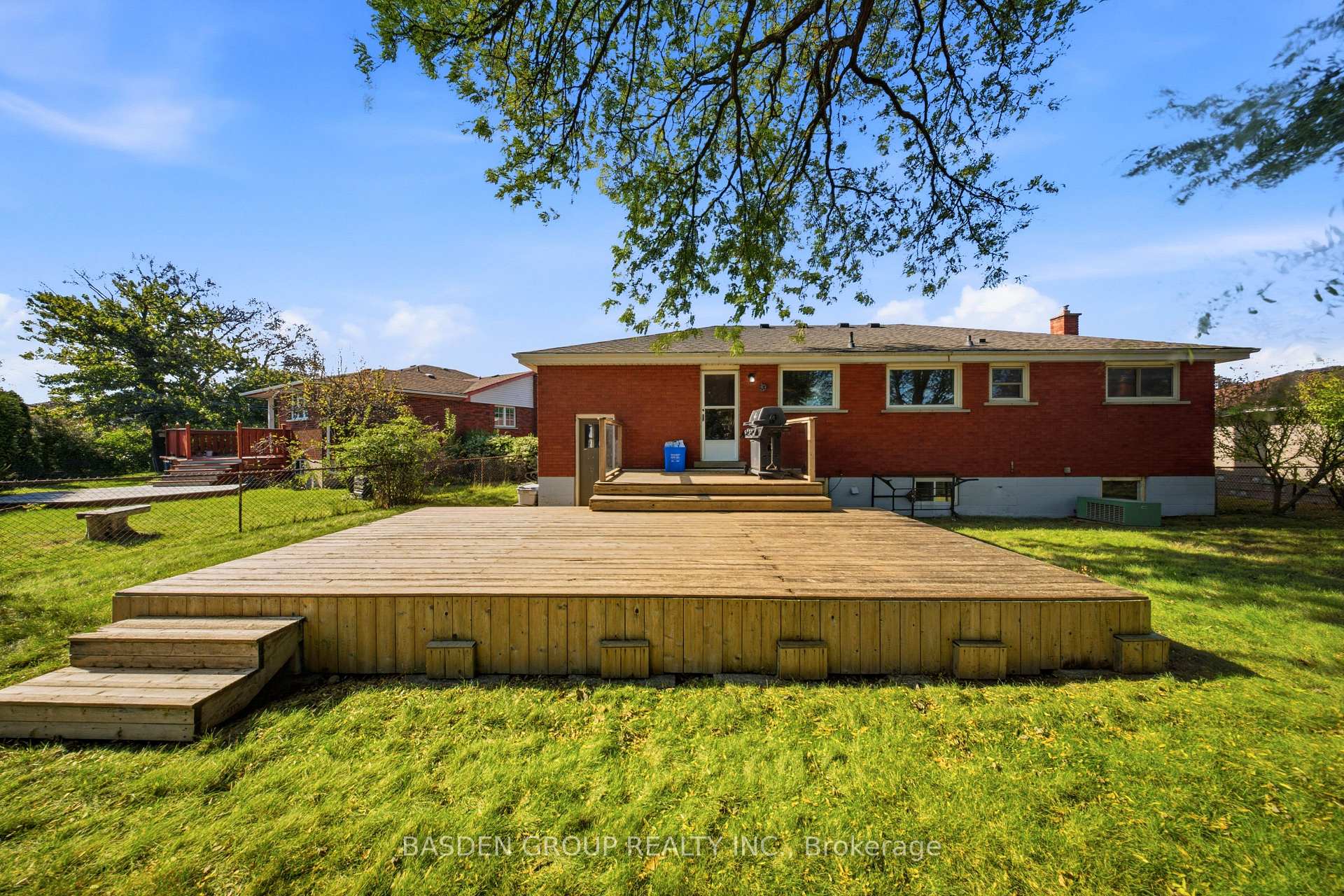 Photo 14 of 20 Doreen Court, Hamilton, Huntington — HOMEH