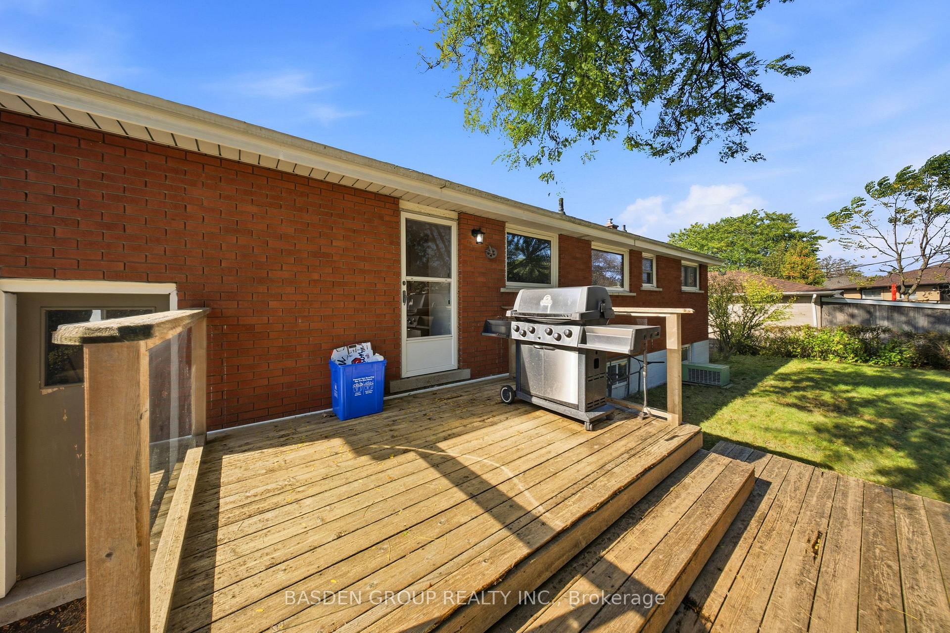 Photo 16 of 20 Doreen Court, Hamilton, Huntington — HOMEH