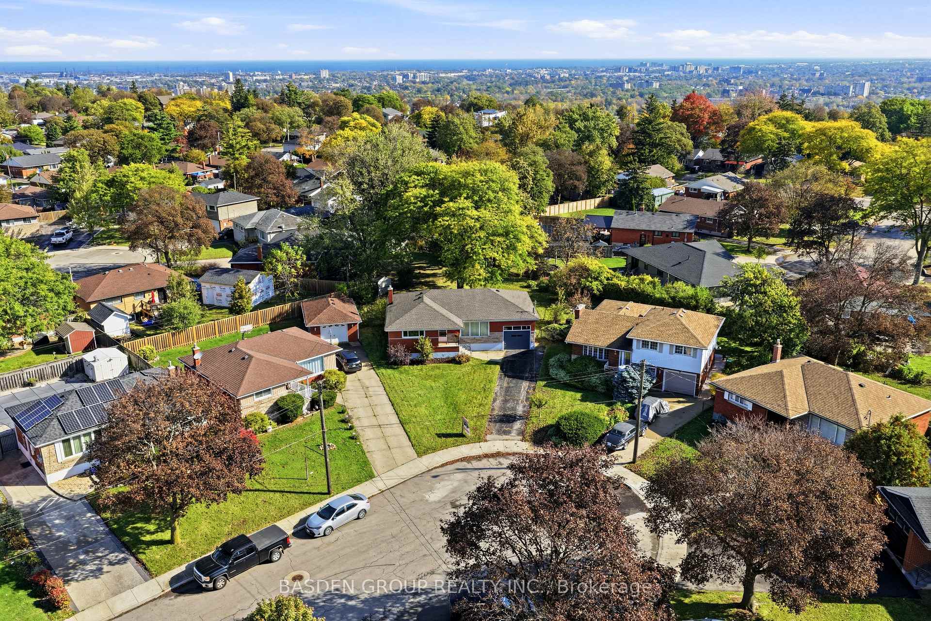 Photo 18 of 20 Doreen Court, Hamilton, Huntington — HOMEH