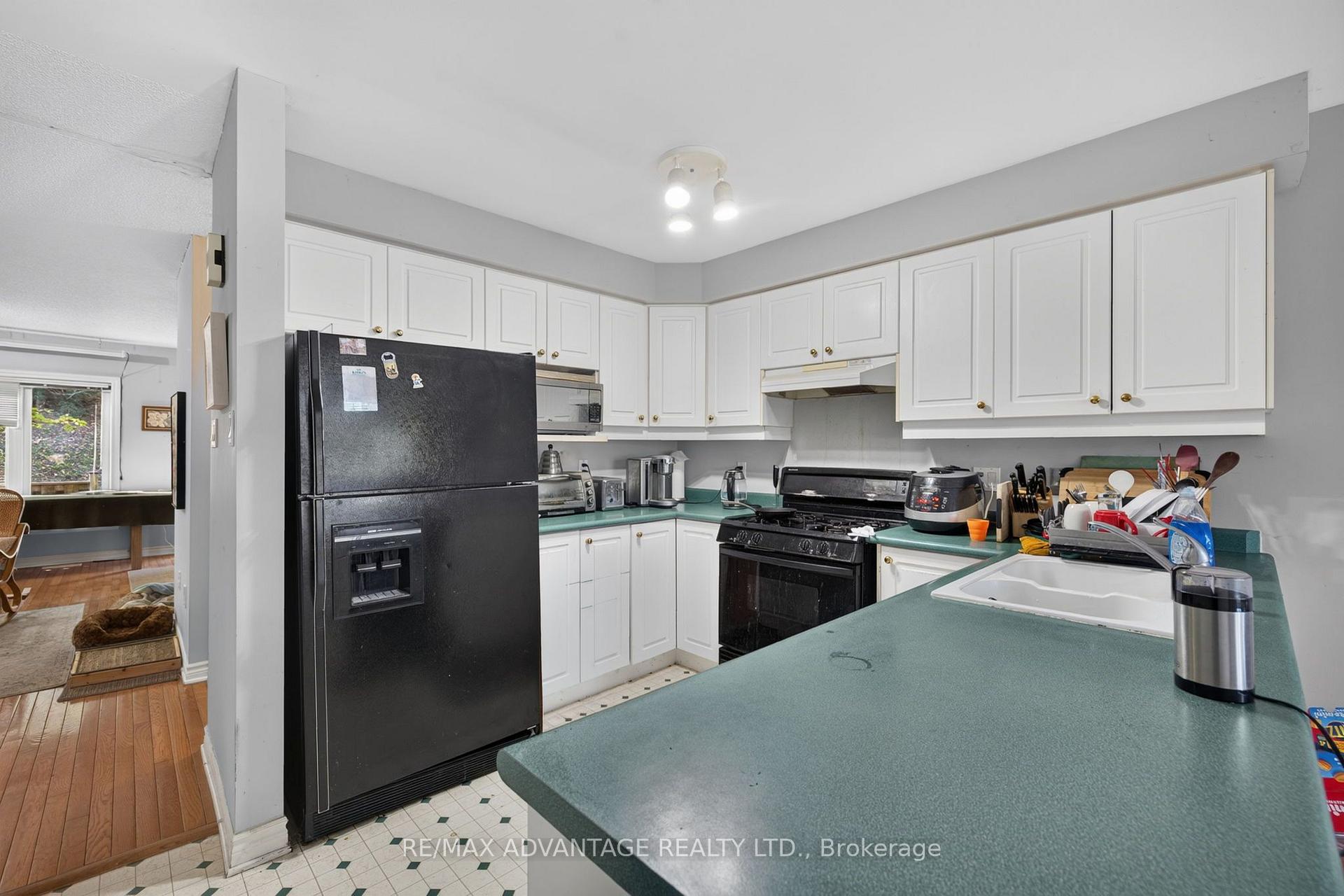 Photo 6 of Unit 24, 270 North Centre Road, London, North R — HOMEH