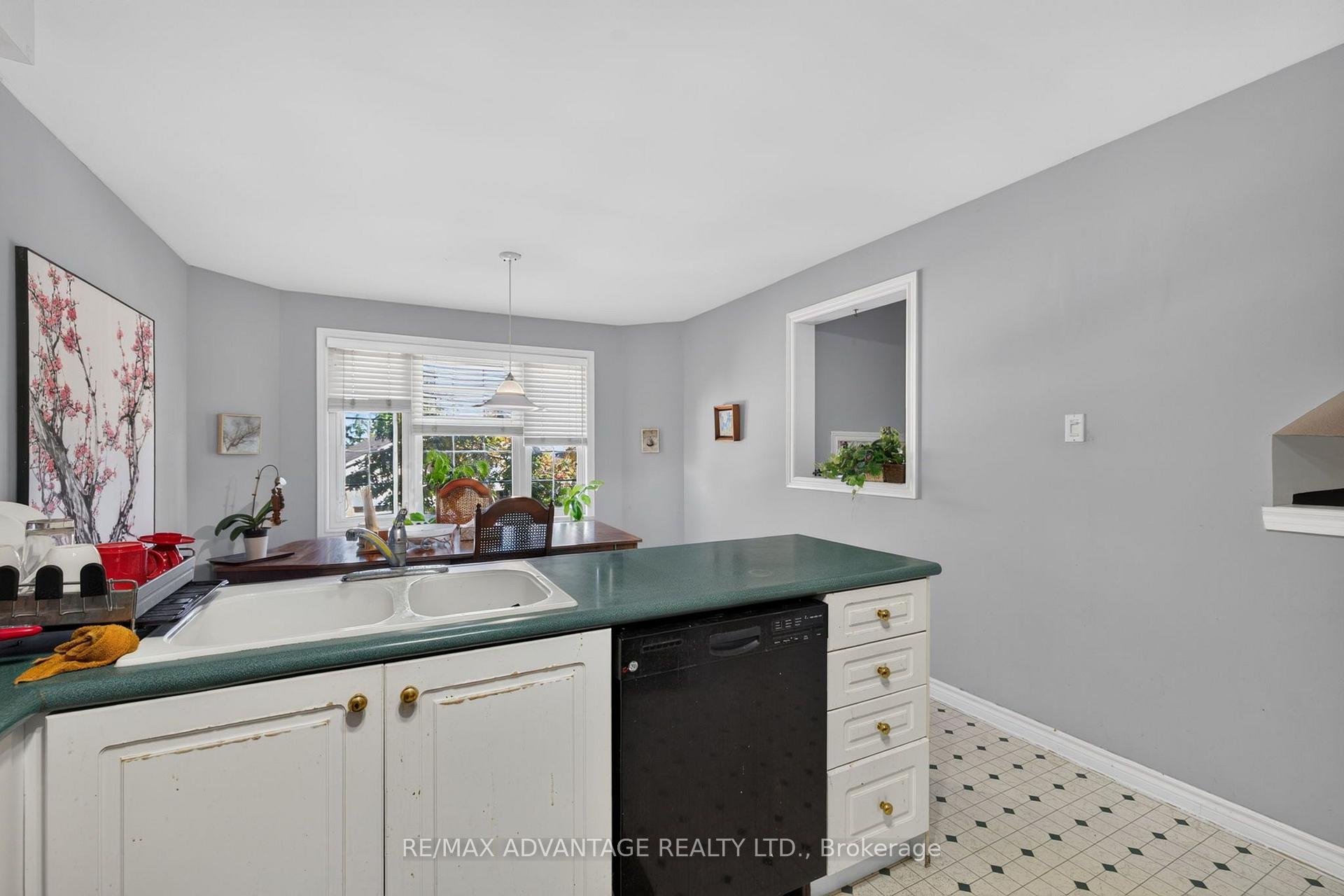 Photo 9 of Unit 24, 270 North Centre Road, London, North R — HOMEH