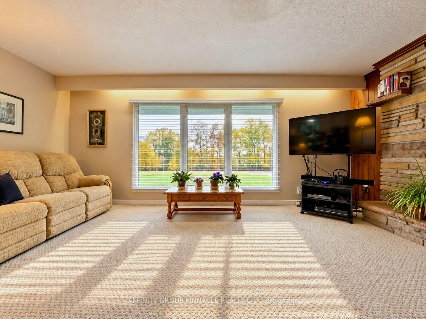 Photo 22 of 30 Cove Road, Kawartha Lakes, Fenelon Falls — HOMEH