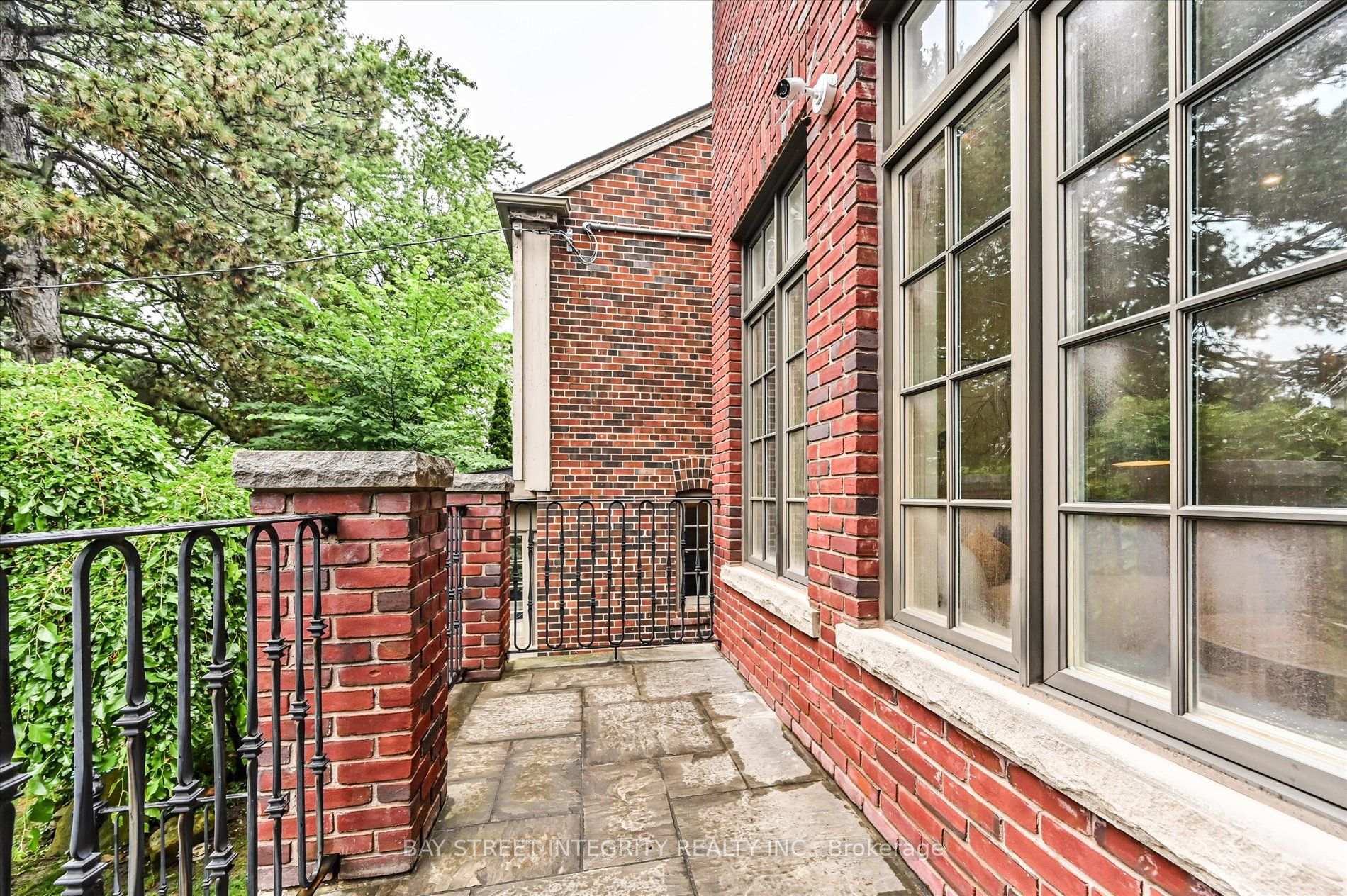 Photo 3 of 5 Westgrove Crescent, Toronto, Bedford Park-Nortown — HOMEH