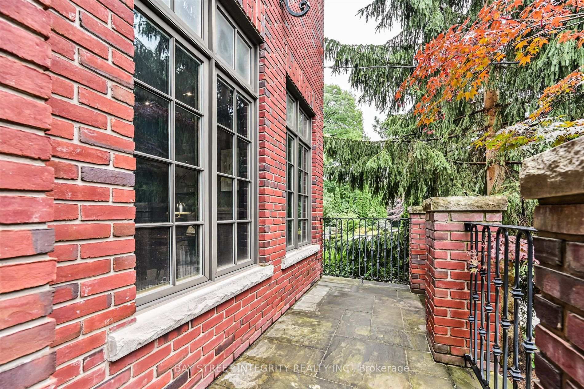 Photo 4 of 5 Westgrove Crescent, Toronto, Bedford Park-Nortown — HOMEH