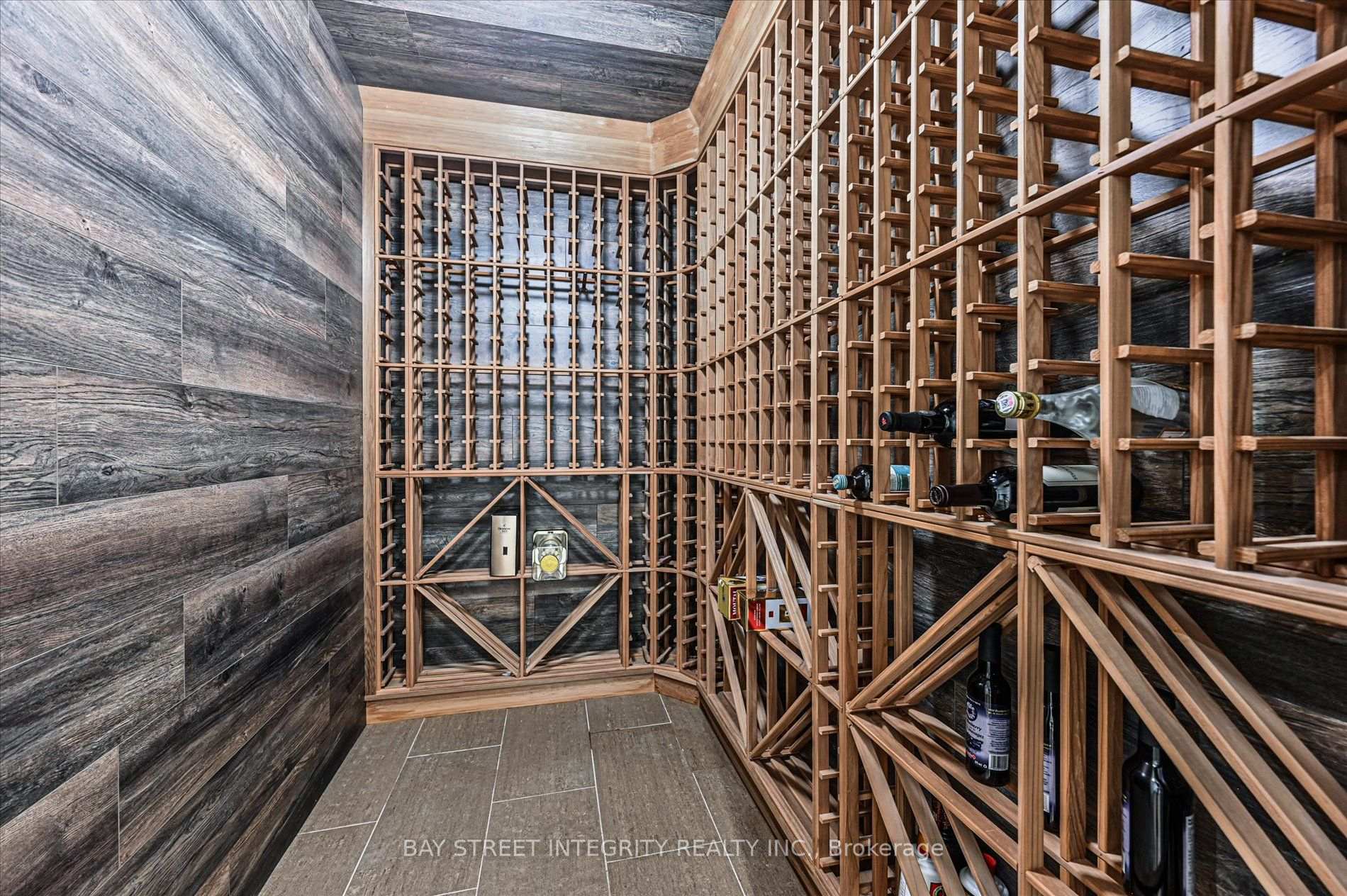 Photo 43 of 5 Westgrove Crescent, Toronto, Bedford Park-Nortown — HOMEH