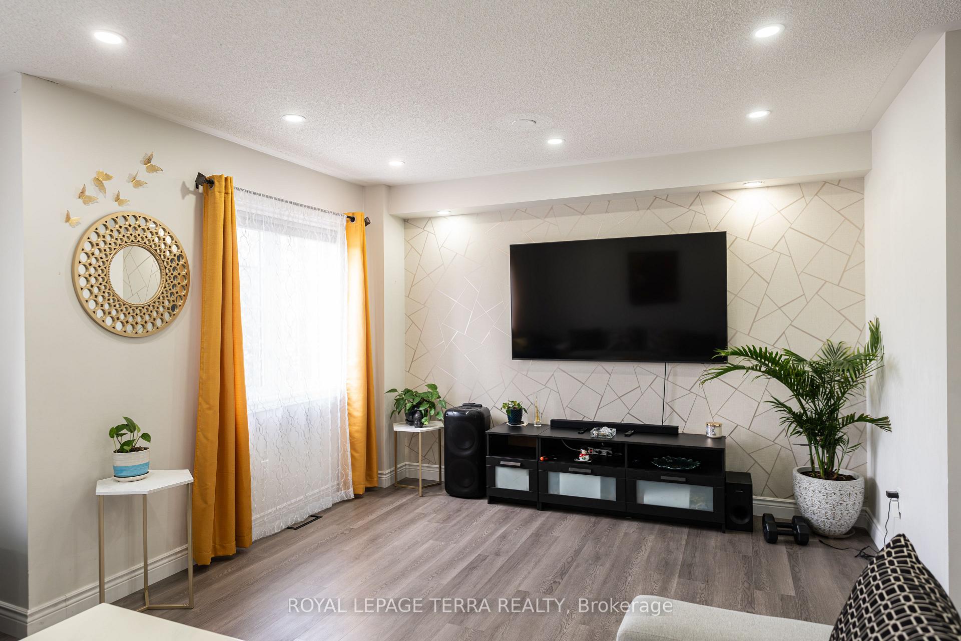 Photo 6 of Unit 7, 2871 Darien Road, Burlington, Rose — HOMEH