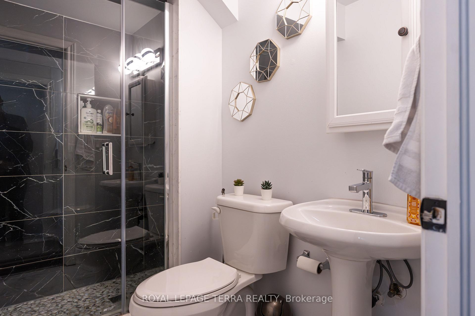 Photo 24 of Unit 7, 2871 Darien Road, Burlington, Rose — HOMEH