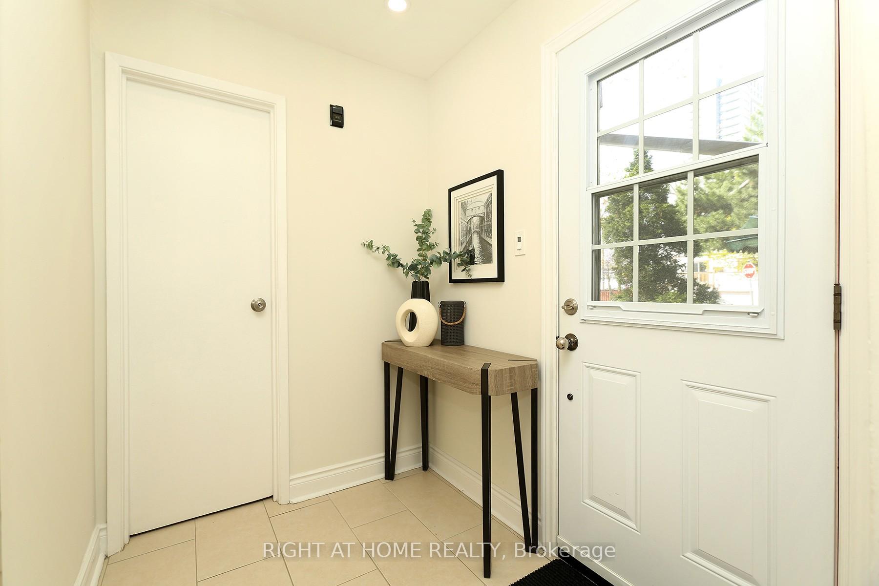Photo 4 of 6 Snapdragon Drive, North York, Pleasant View — HOMEH