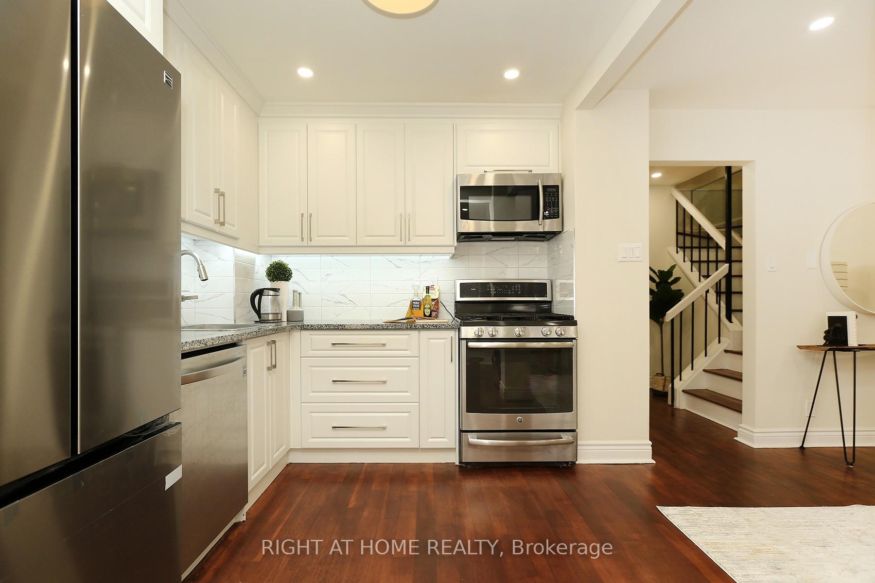 Photo 15 of 6 Snapdragon Drive, North York, Pleasant View — HOMEH