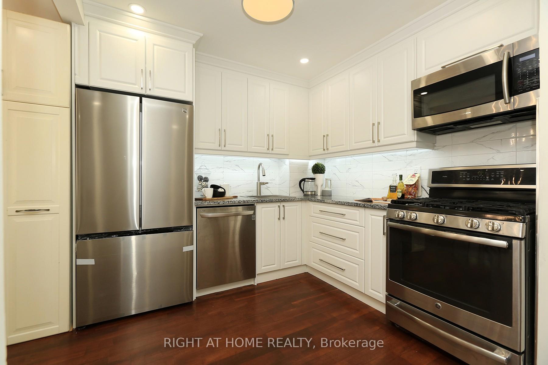 Photo 16 of 6 Snapdragon Drive, North York, Pleasant View — HOMEH