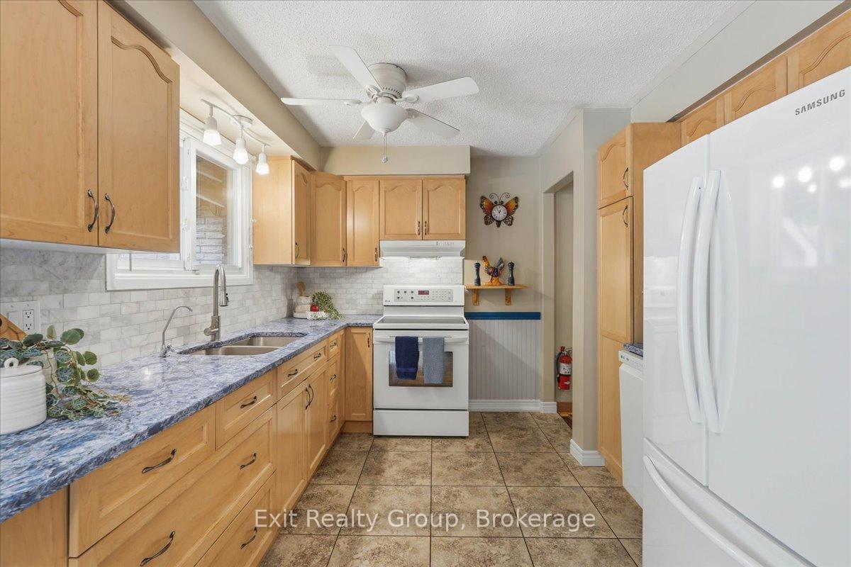 Photo 7 of 427 Townsend Road, Belleville, Thurlow Ward — HOMEH