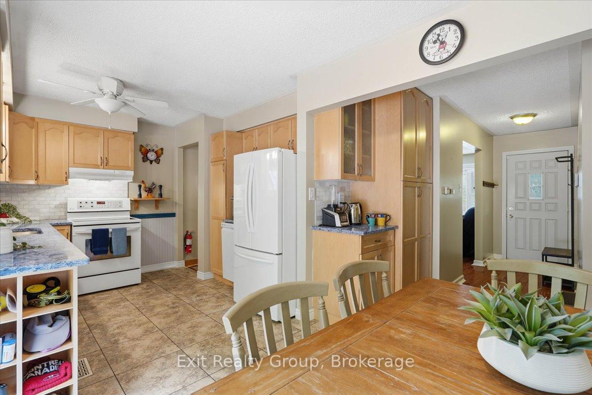 Photo 10 of 427 Townsend Road, Belleville, Thurlow Ward — HOMEH