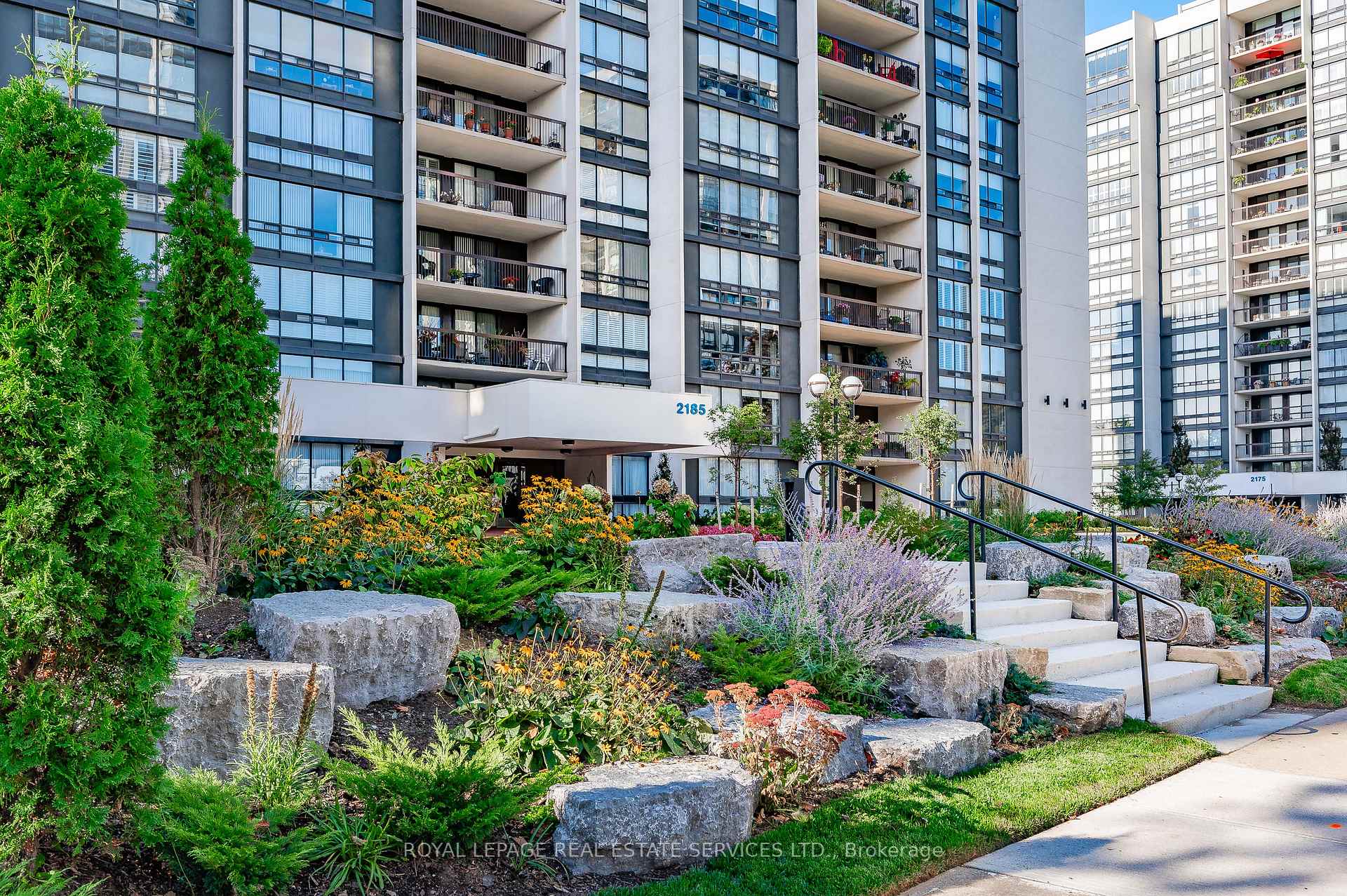 Photo 4 of Unit 1001, 2185 Marine Drive, Oakville, Bronte — HOMEH