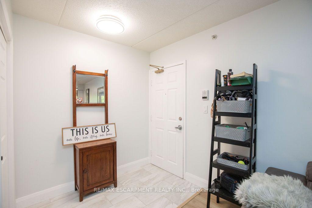 Photo 3 of Unit 207, 1480 Bishops Gate, Oakville, Glen Abbey — HOMEH