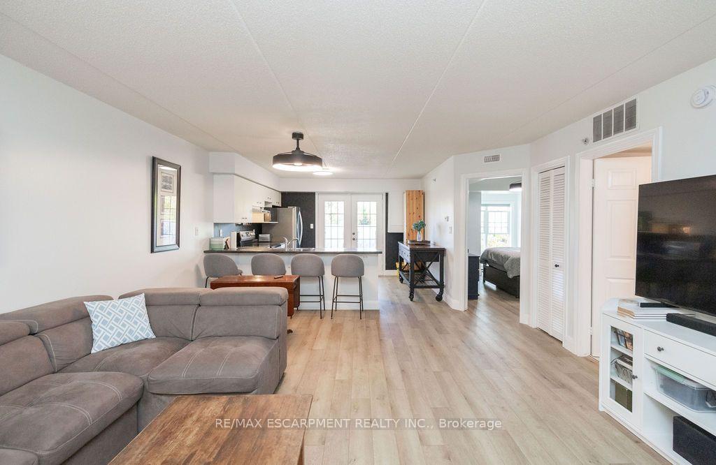 Photo 6 of Unit 207, 1480 Bishops Gate, Oakville, Glen Abbey — HOMEH