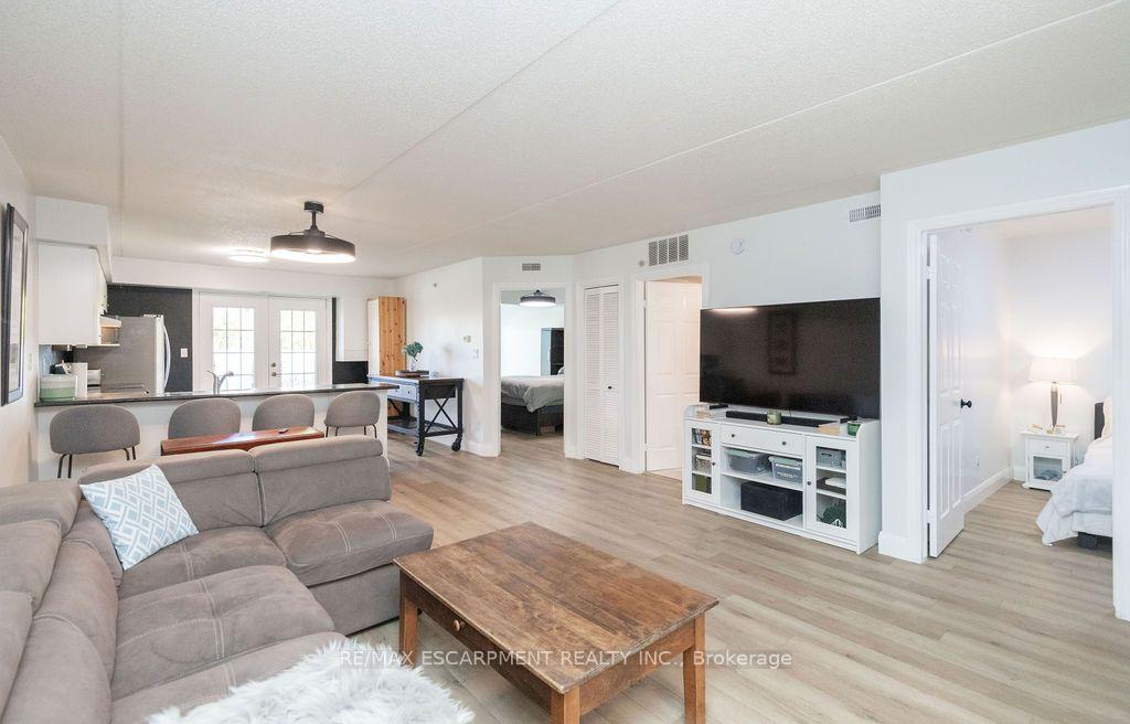 Photo 7 of Unit 207, 1480 Bishops Gate, Oakville, Glen Abbey — HOMEH
