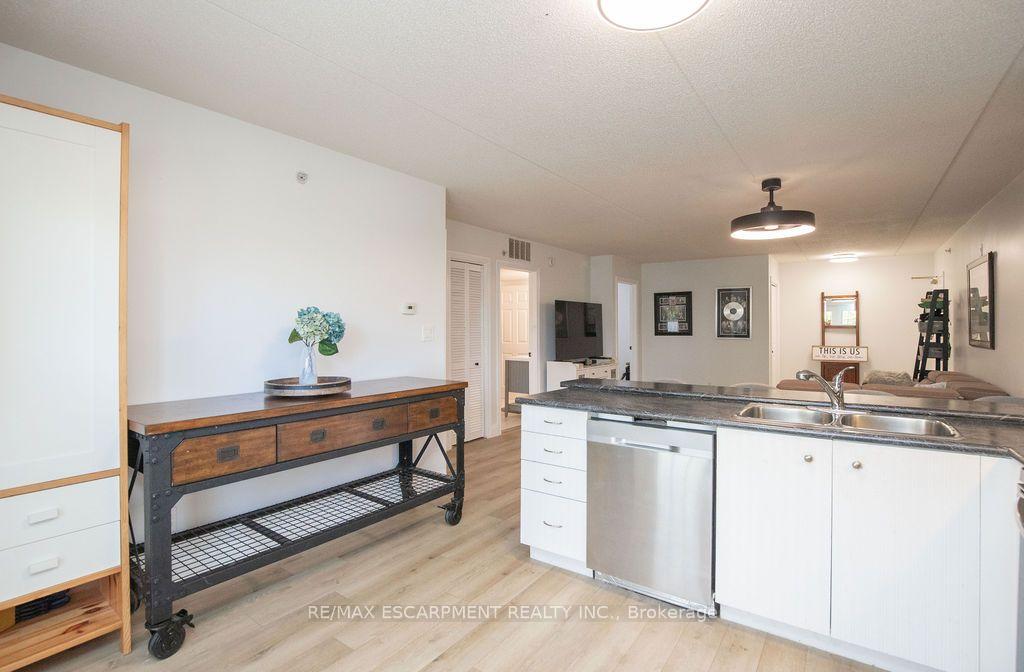 Photo 11 of Unit 207, 1480 Bishops Gate, Oakville, Glen Abbey — HOMEH