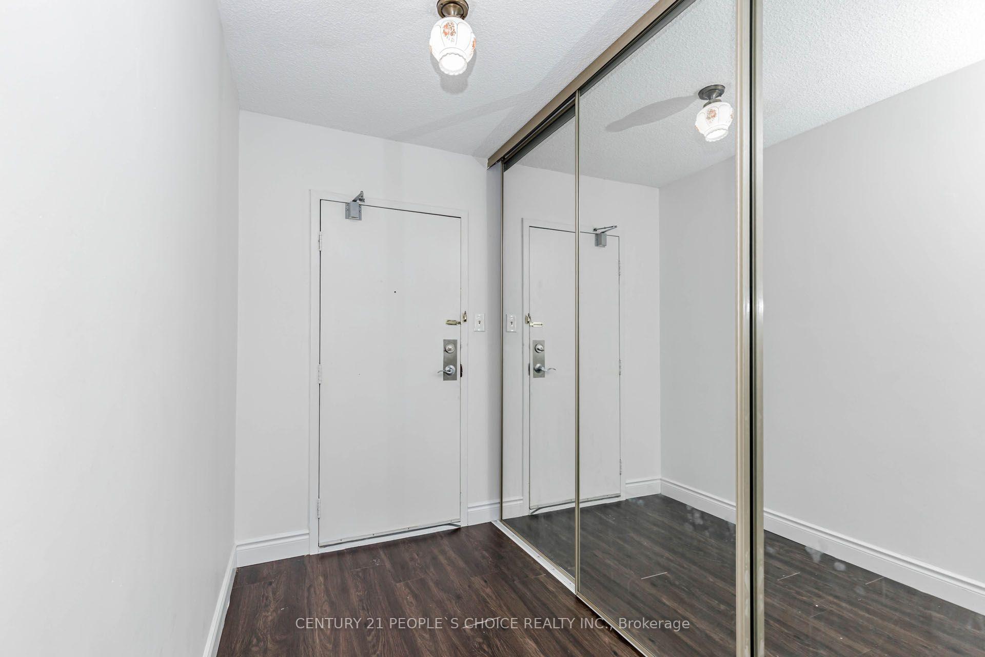 Photo 8 of Unit 1203, 301 Frances Avenue, Hamilton, Lakeshore — HOMEH