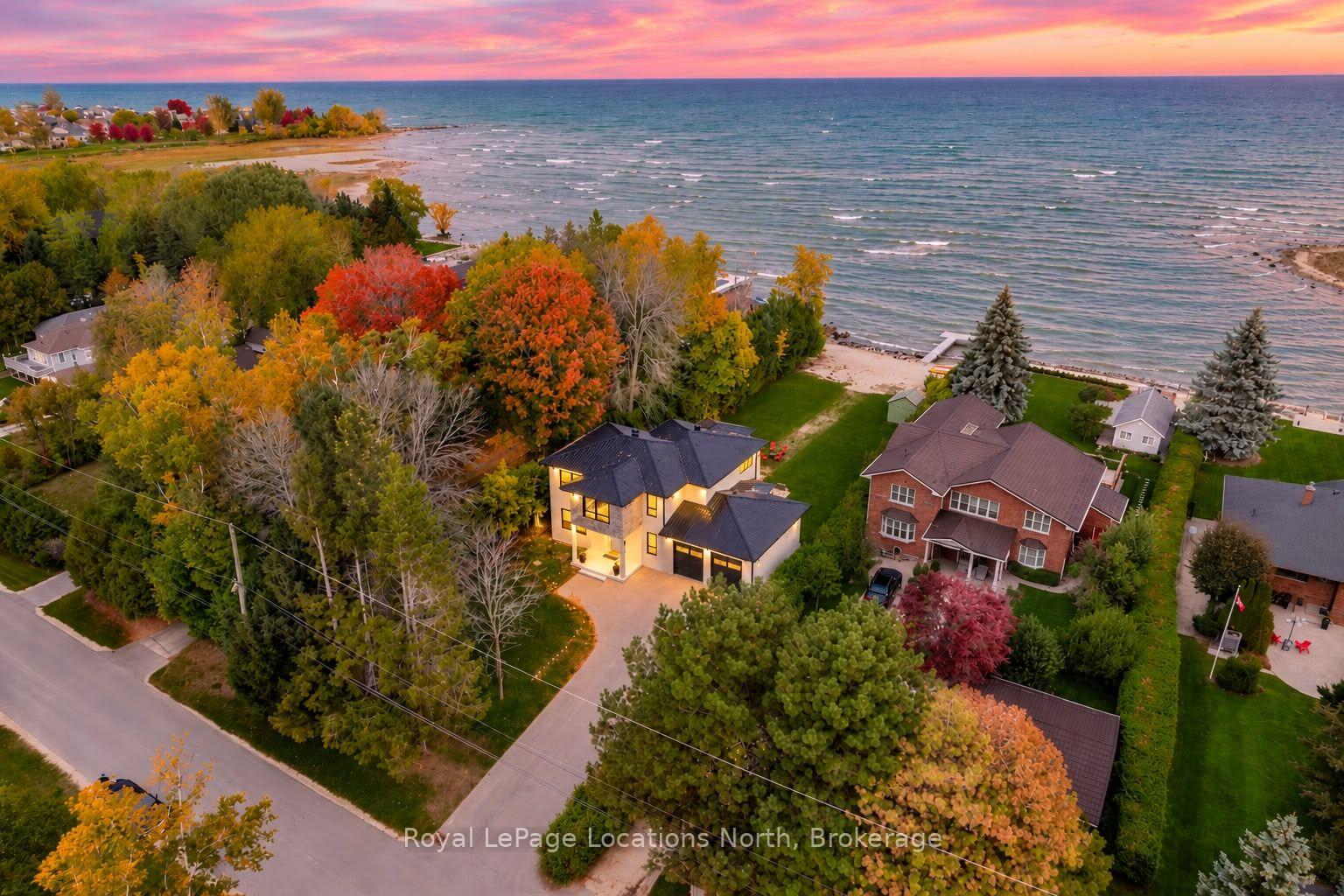 Photo 2 of 11 Georgian Manor Drive, Collingwood — HOMEH