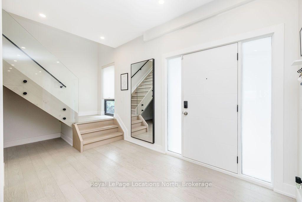 Photo 4 of 11 Georgian Manor Drive, Collingwood — HOMEH