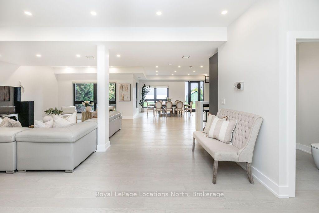 Photo 5 of 11 Georgian Manor Drive, Collingwood — HOMEH
