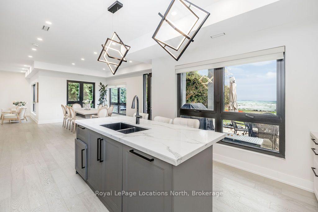 Photo 19 of 11 Georgian Manor Drive, Collingwood — HOMEH