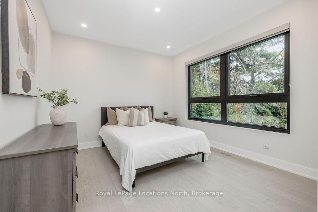Photo 36 of 11 Georgian Manor Drive, Collingwood — HOMEH