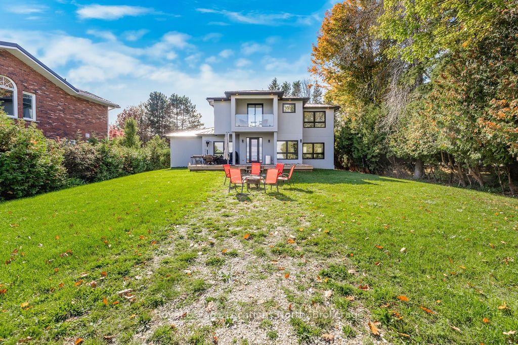 Photo 47 of 11 Georgian Manor Drive, Collingwood — HOMEH