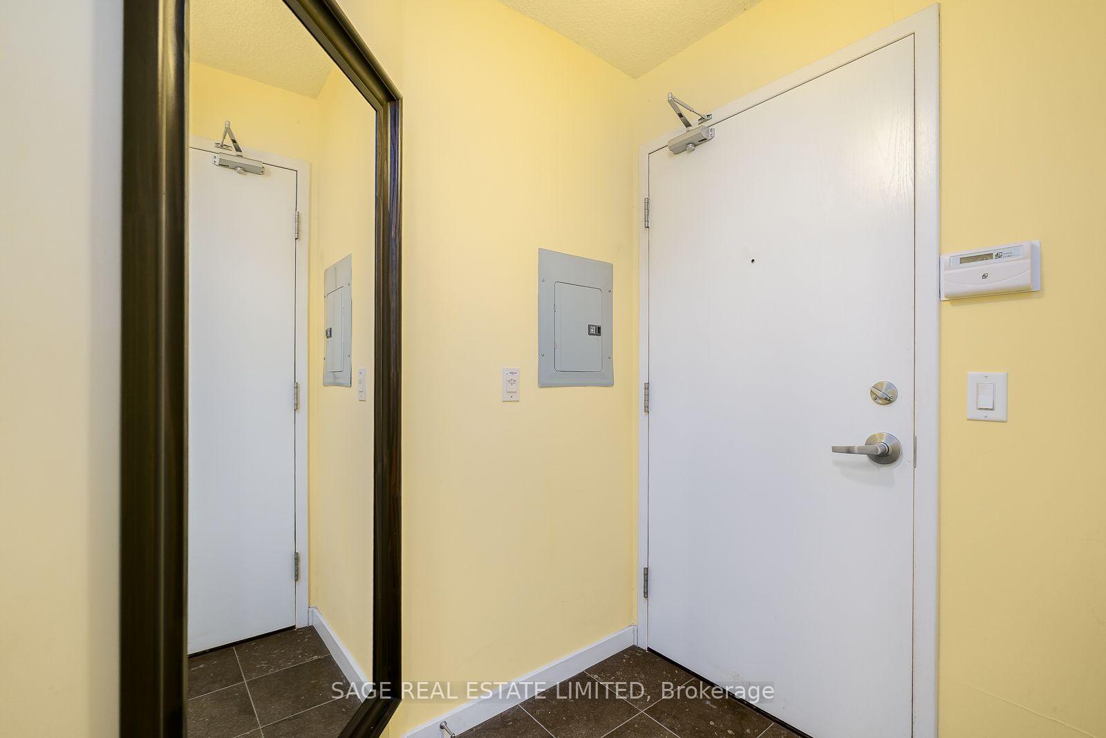 Photo 2 of Unit 1705, 208 Queens Quay W, Toronto, Waterfront Communities — HOMEH